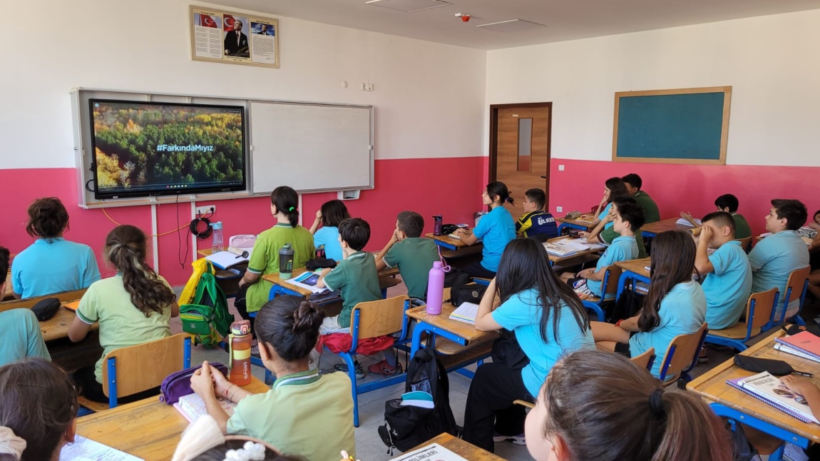 Okulum Geleceğe Çare   etkinliğinde sınıflarda anlatılan iklim değişikliği videoları izletildi